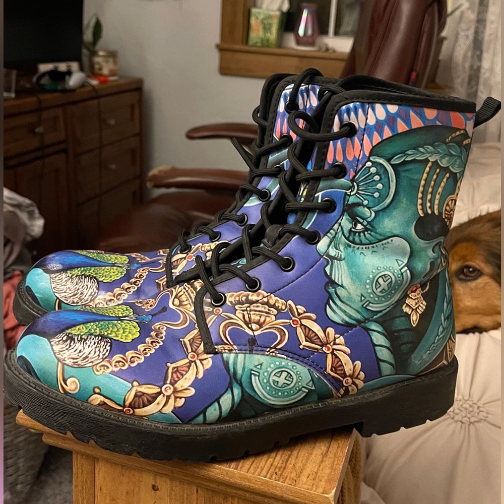 Women’s Unique Design Vegan Leather Combat Boots Size 10 - Picture 2 of 9